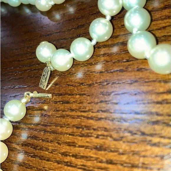 MARVELLA Gold-Tone Clasp Simulated Pearl Necklace 30 Inches Long Vintage! - Picture 5 of 8